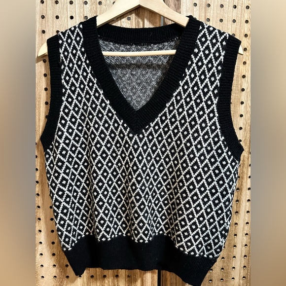 Dazy Sweaters - BLACK WHITE DIAMOND KNIT SWEATER VEST